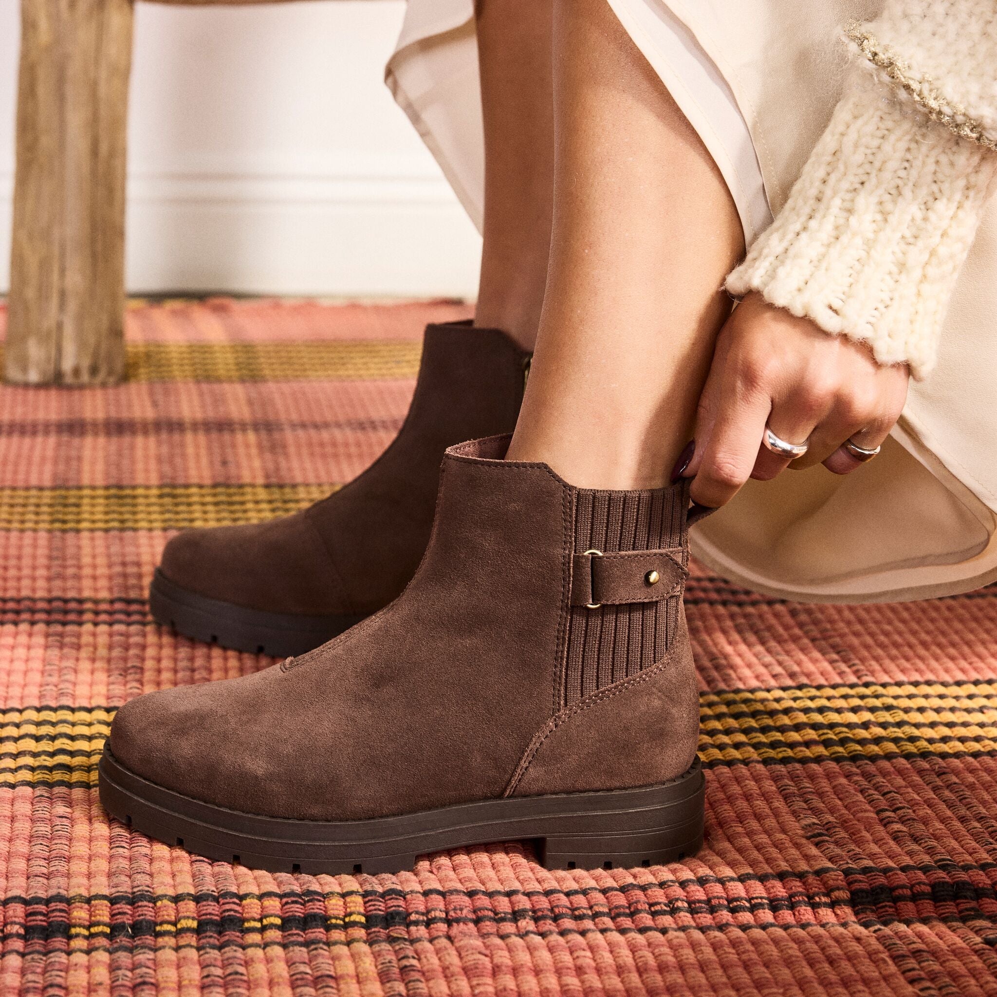 On figure image of the oak brown suede Astrid boot