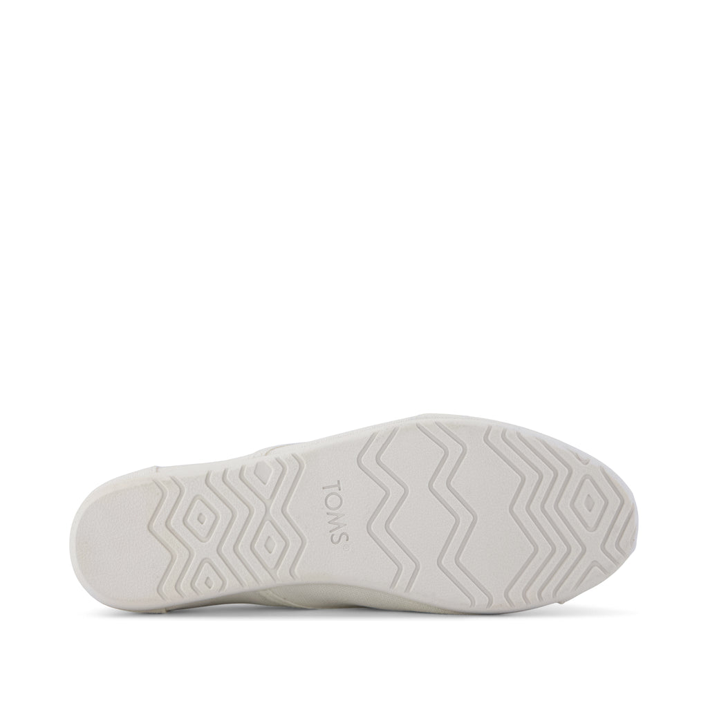 Cordones Plus Sneaker - White Canvas Bottom Sole View