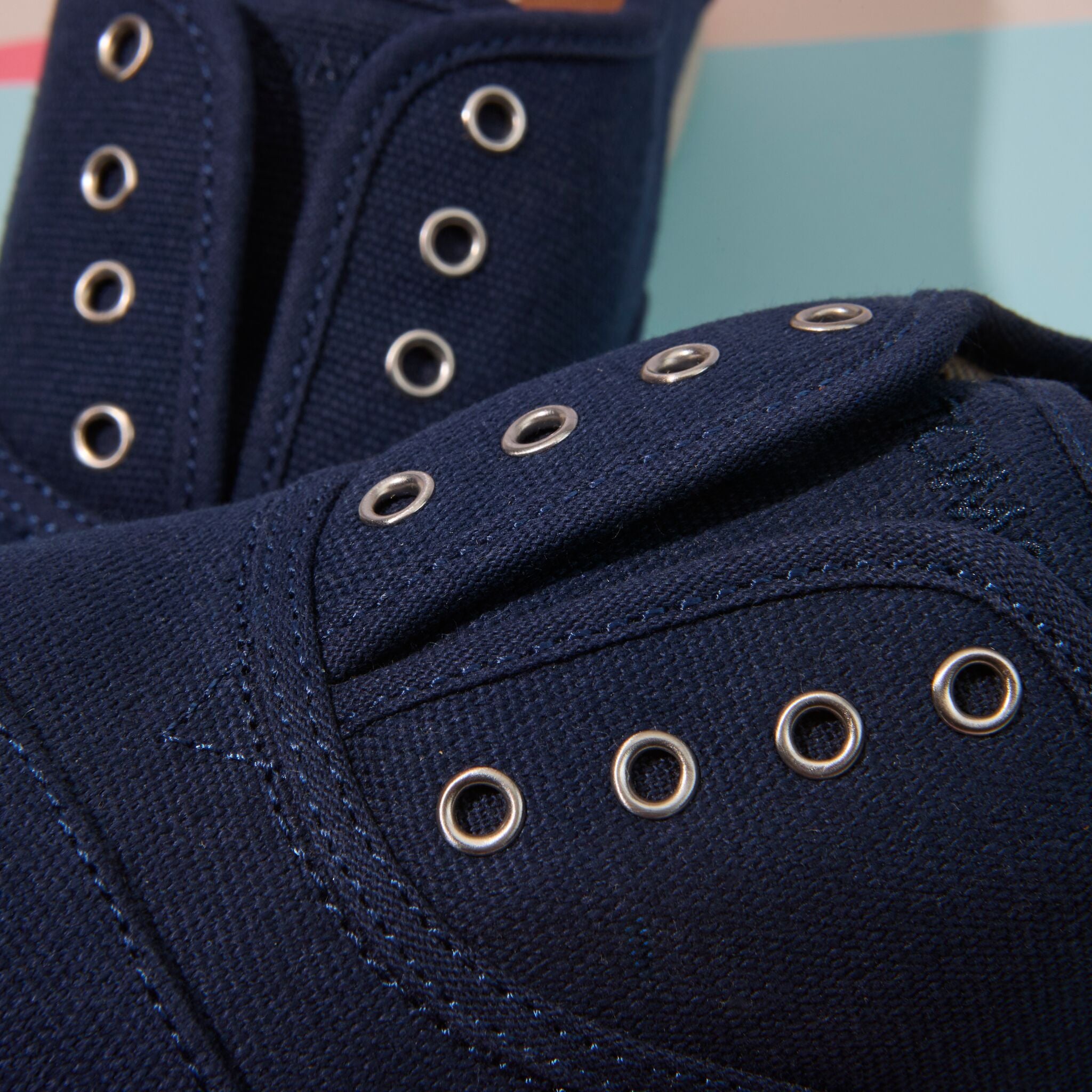 Up close detail shot of the youth navy Cordones Plus sneaker