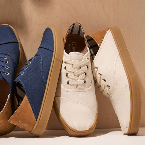 Laydown image of the white and navy Cordones Plus