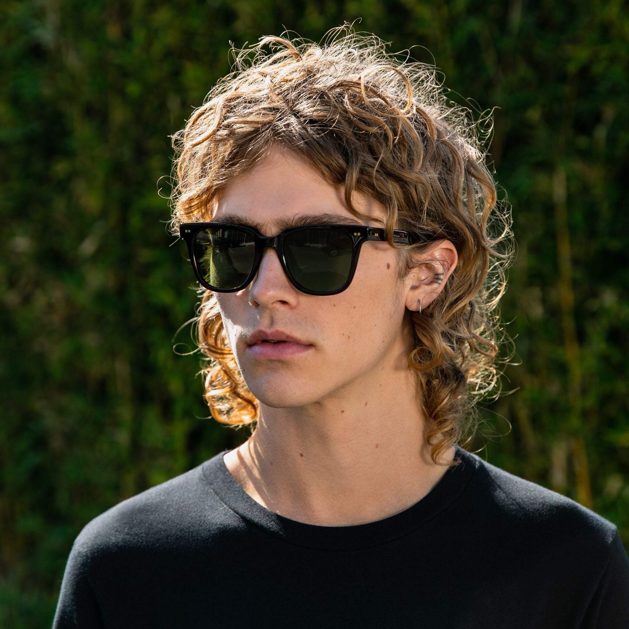 Unisex Memphis 301 Handcrafted Sunglasses model image