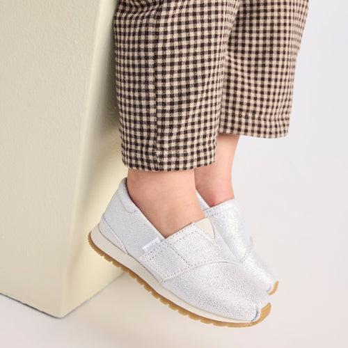 Toddler Resident Plus in Silver Metallic Twill on model image