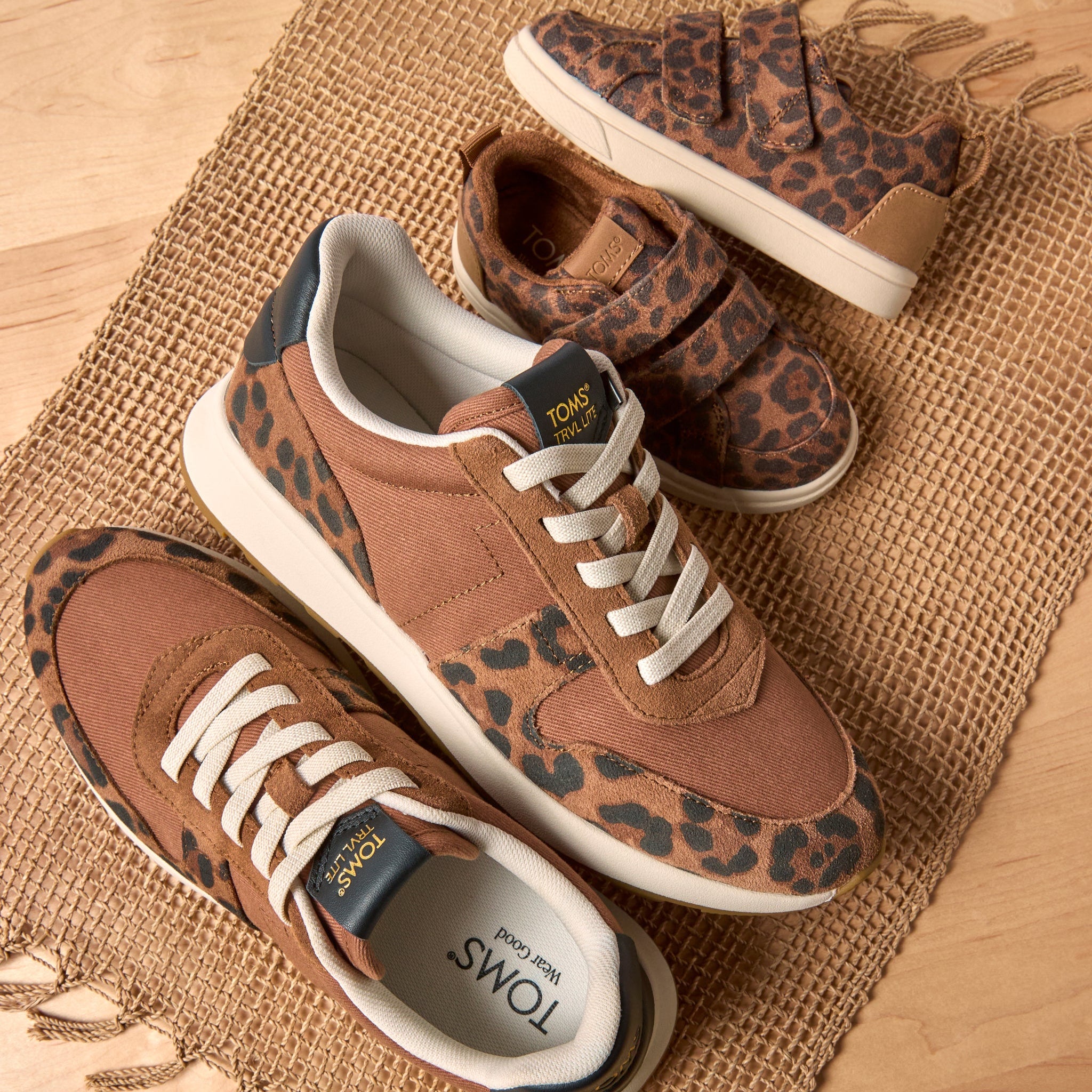Womens TRVL LITE Retro Runner Sneaker Water Repellent Brown Sugar