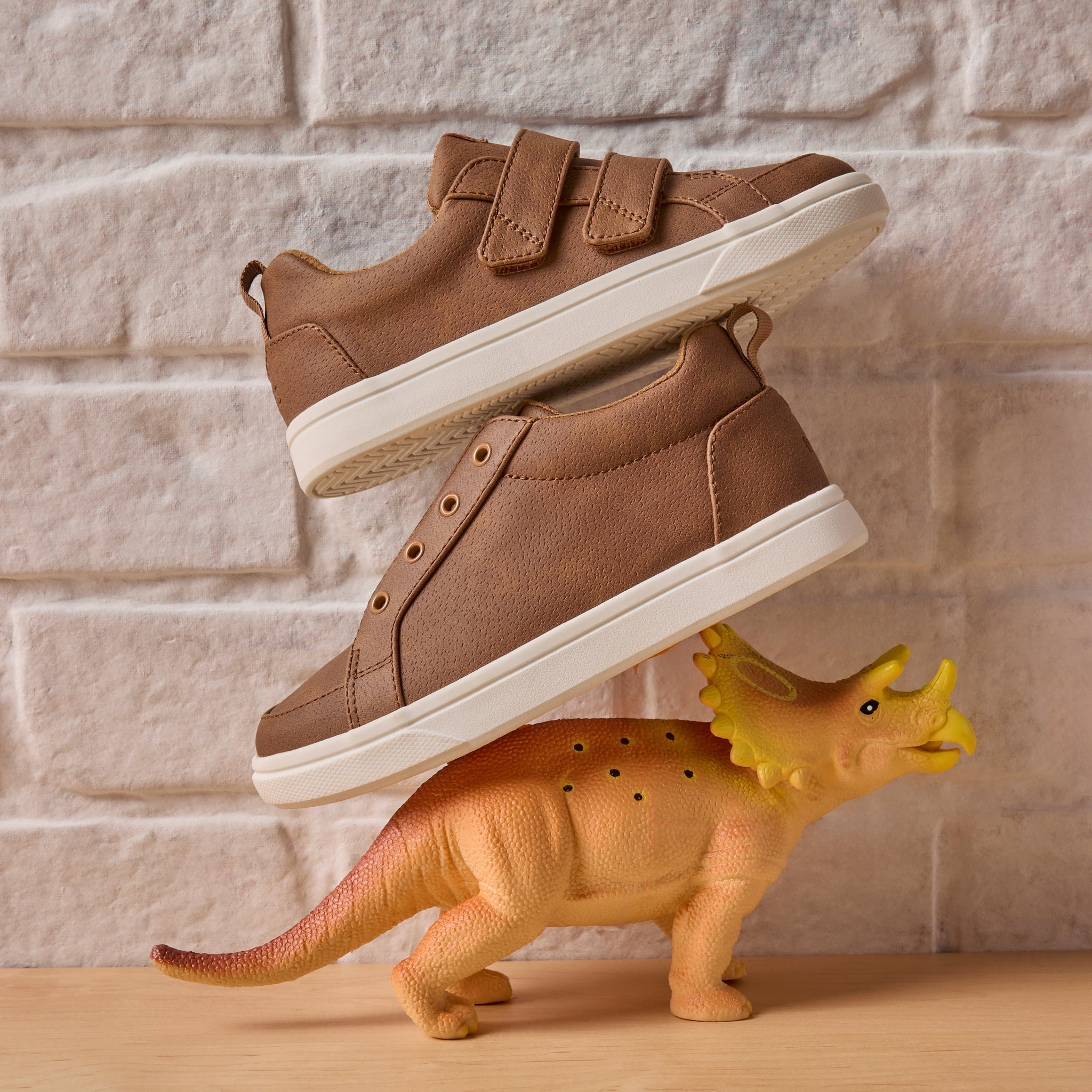 Kids Shoe Cruz Mid Kids Slip On Shoe Toffee Microsuede – TOMS.com
