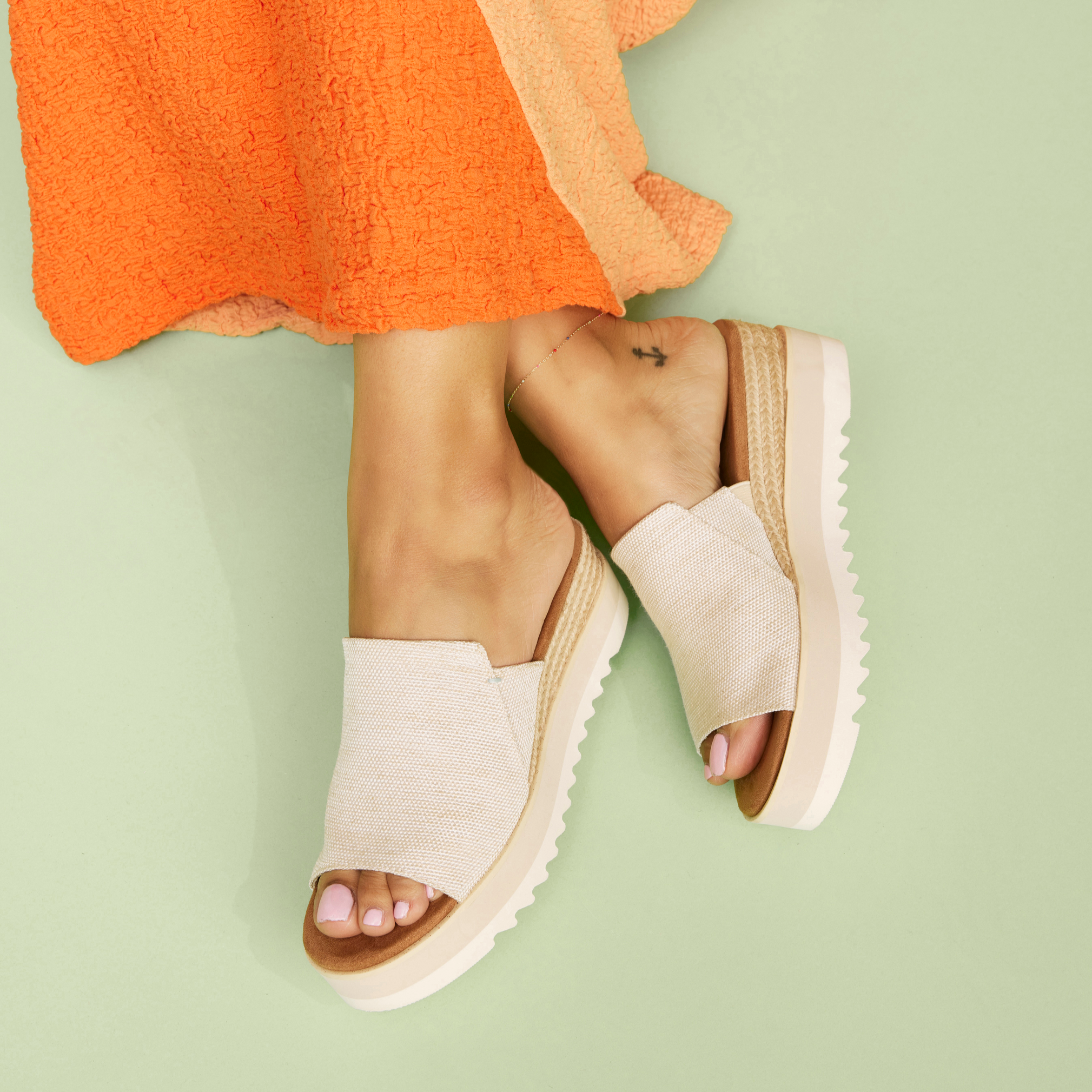 Detailed Image Of Diana Mule Natural Sandal