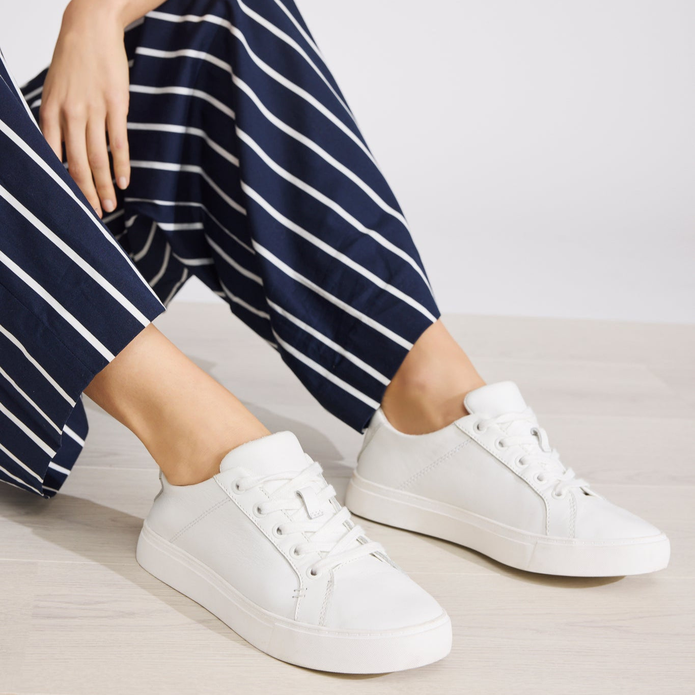 TOMS Kameron Leather Lace-Up Sneakers, Womens, 10, White