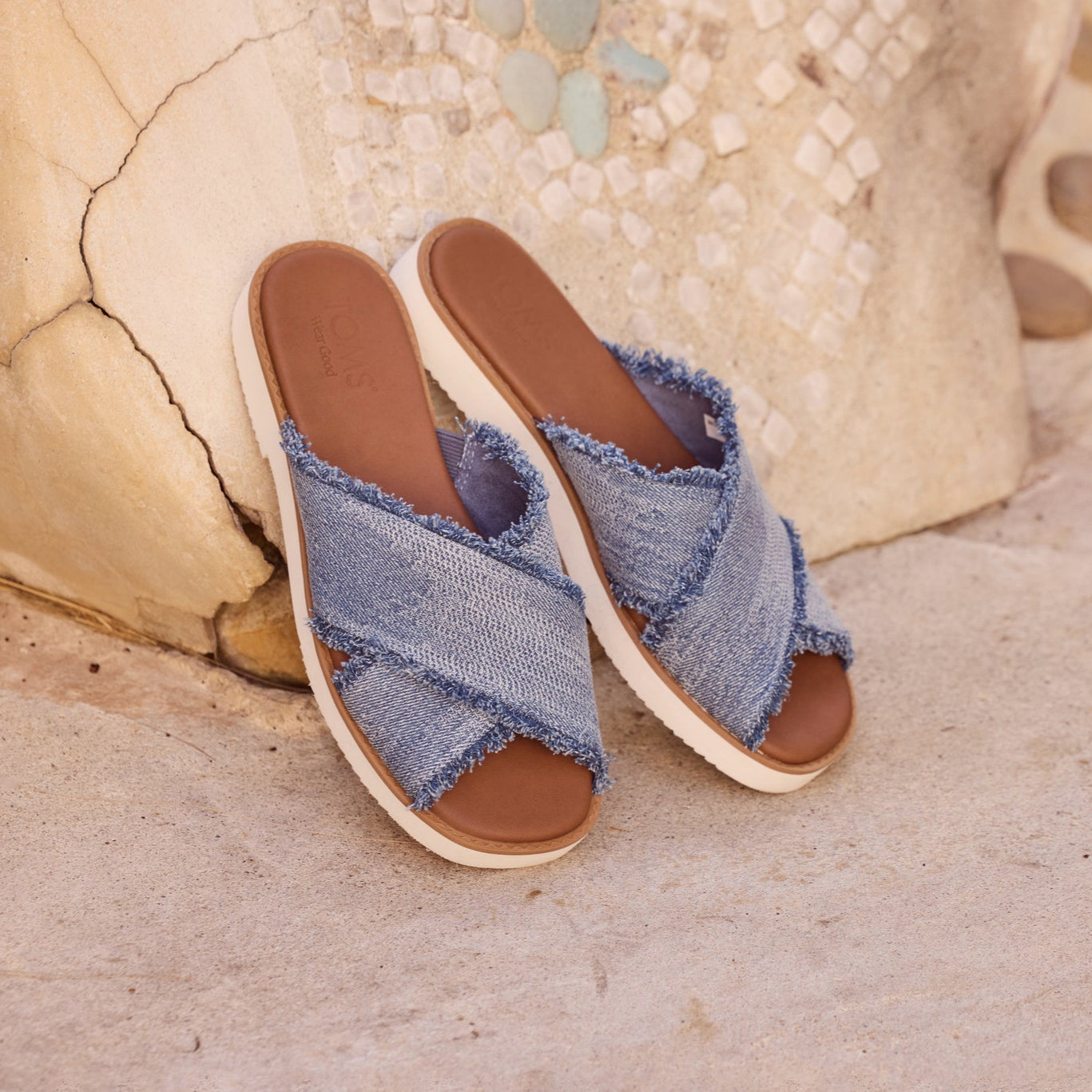 Mae Crossover Slide Sandal Dark Sky Textured Denim – TOMS.com