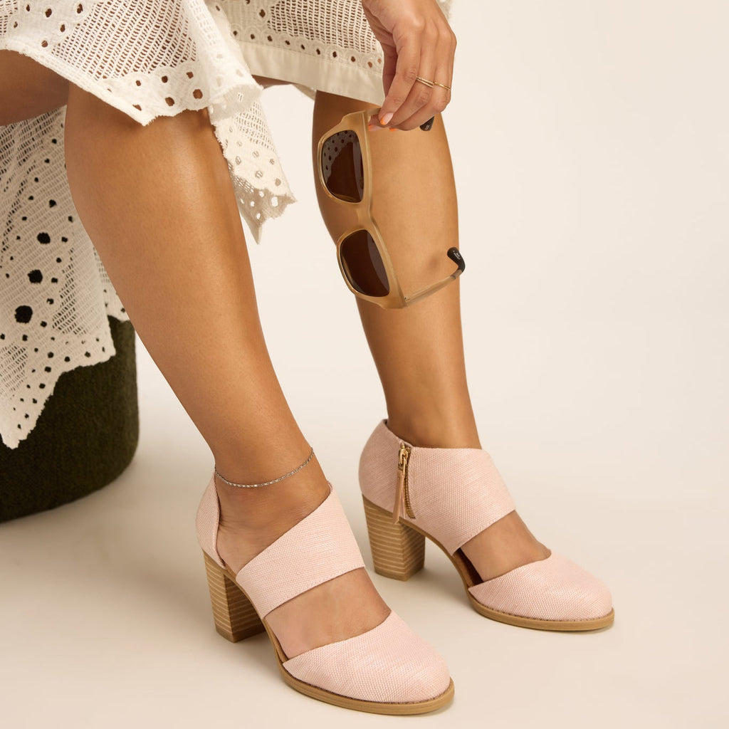 On figure image of the ballet pink Milan Heels