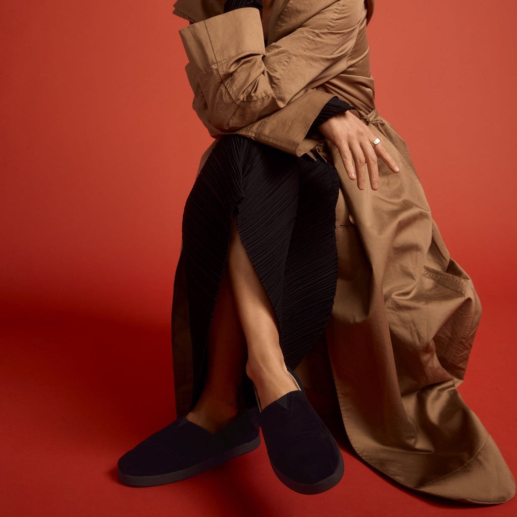 On figure image of the Jamie Mizrahi black suede Alp FWD