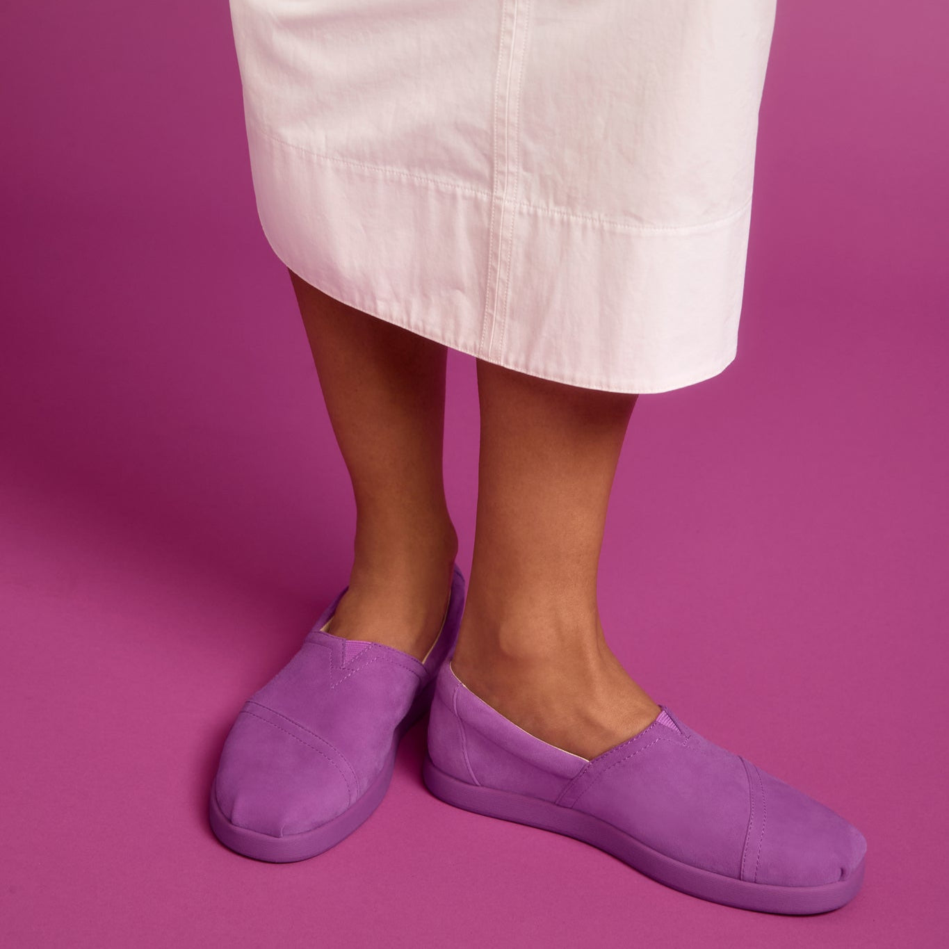 トム Toms x Jamie Mizrahi collab: Shop comfy slip-on sneakers for summer