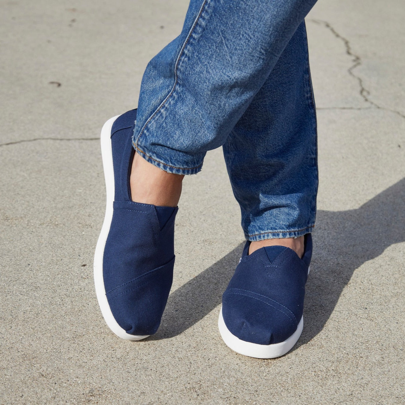 Mens Alp Fwd Navy Recycled Cotton Canvas Espadrille – TOMS.com