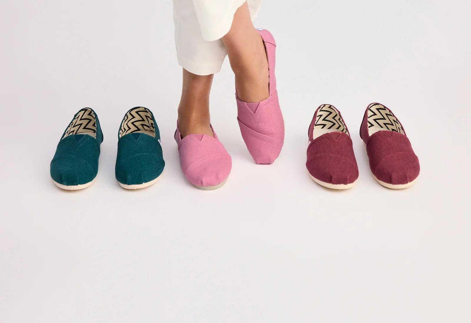 A model wearing TOMS Alpargata and various other Alpargatas shown.