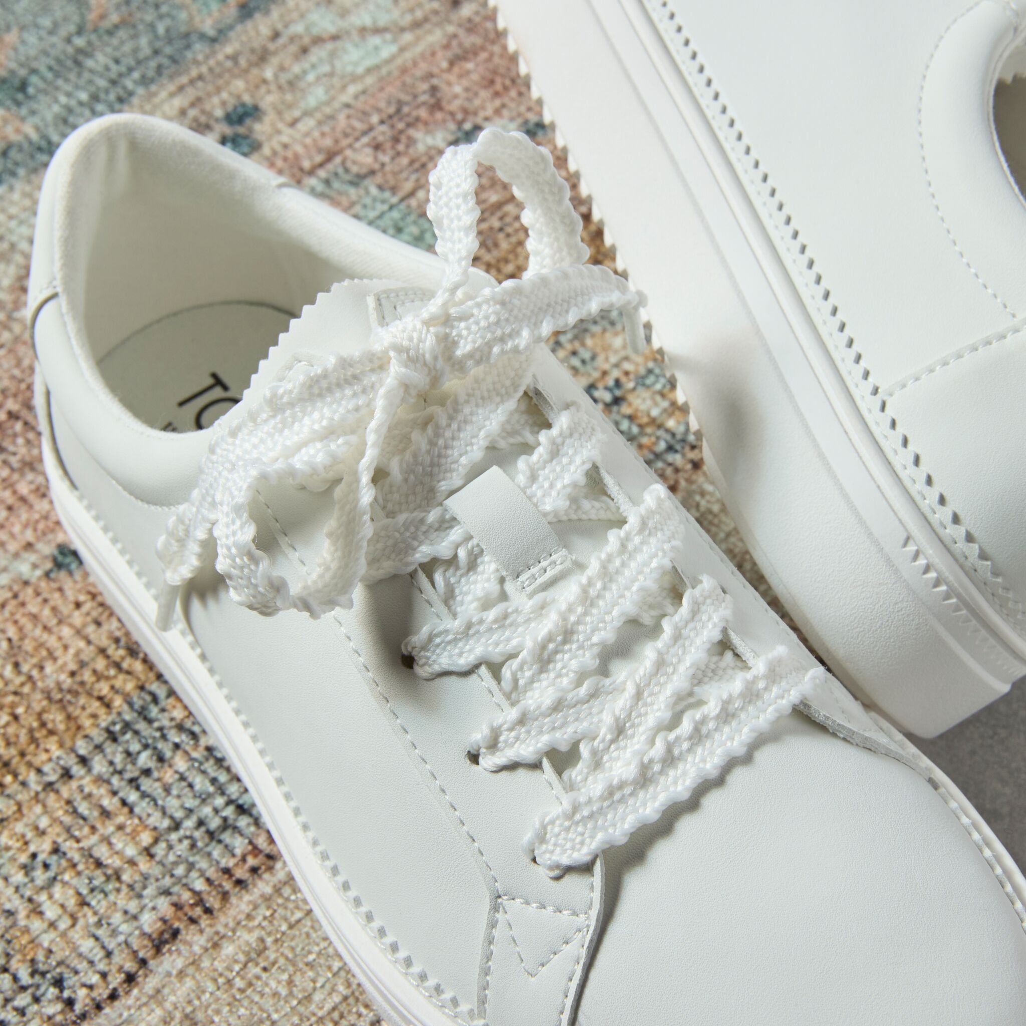 rurumu: lace up emb PT ホワイト Womens Izzy Lace-Up Sneaker White Faux Leather – TOMS.com