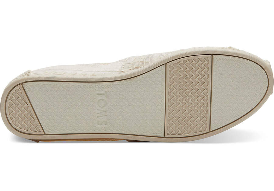Natural Arrow Embroidered Mesh Women's Classics Bottom Sole View Opens in a modal
