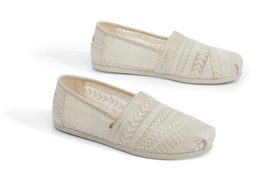 Natural Arrow Embroidered Mesh Women's Classics Front View Opens in a modal