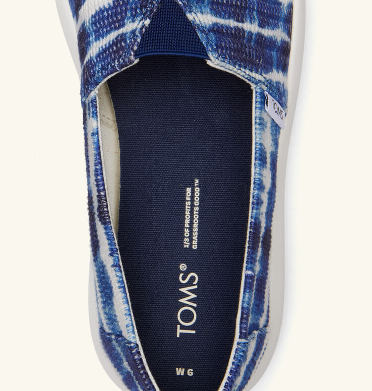 Close up of white style with leopard print insole.